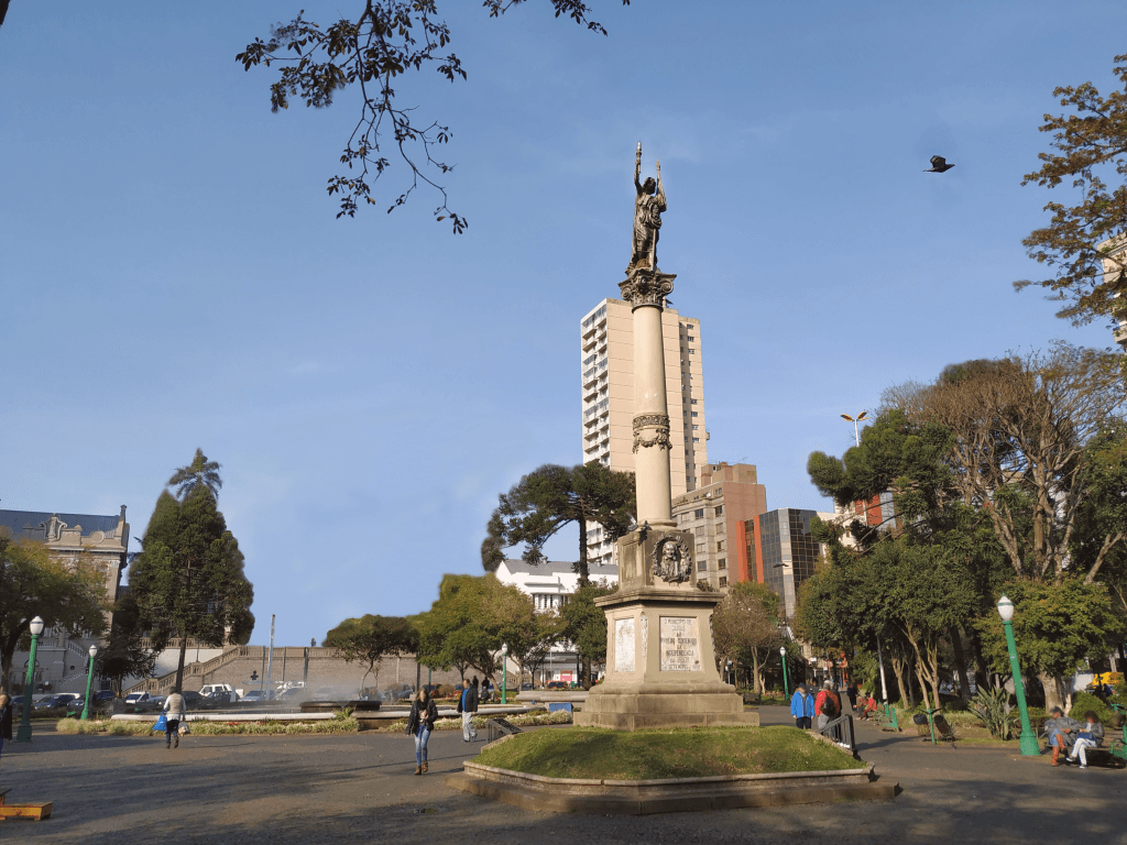 Você percebe a cidade de Caxias do Sul? 3 Praça Dante Alighieri, em Caxias do Sul