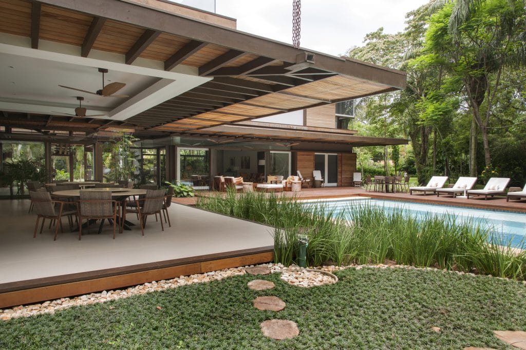 Casa de praia com varanda ampla