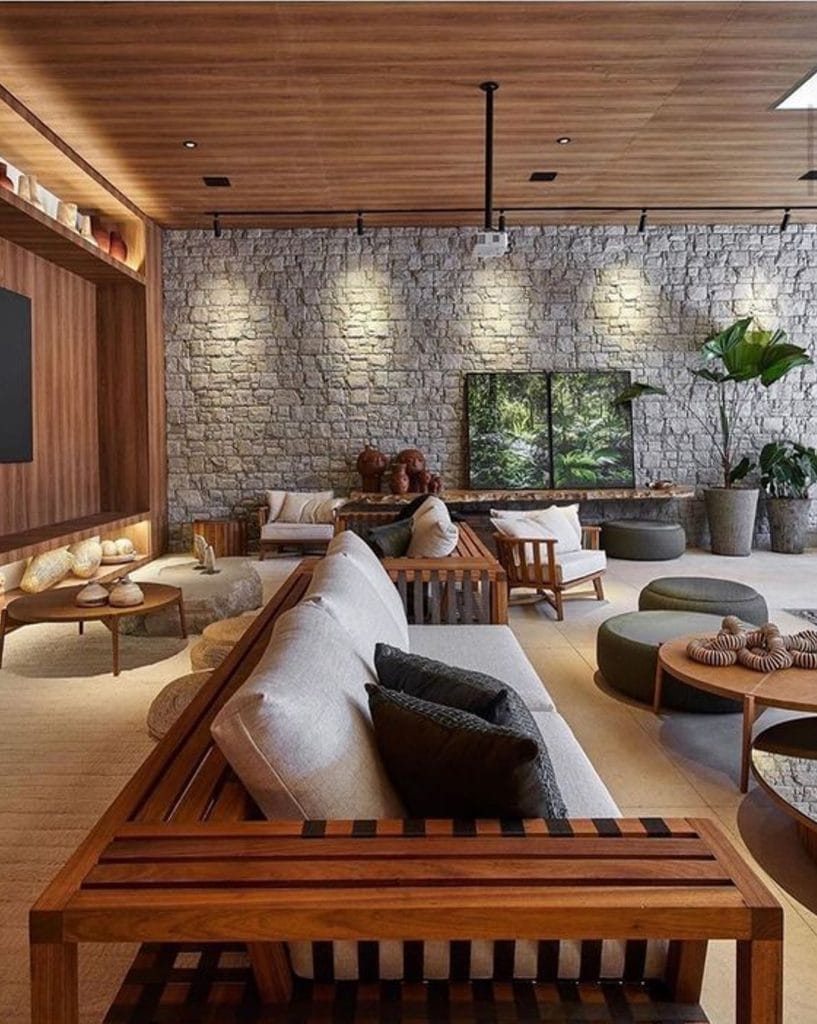 Ambiente com vegetação e luz natural, exemplo de biofilia