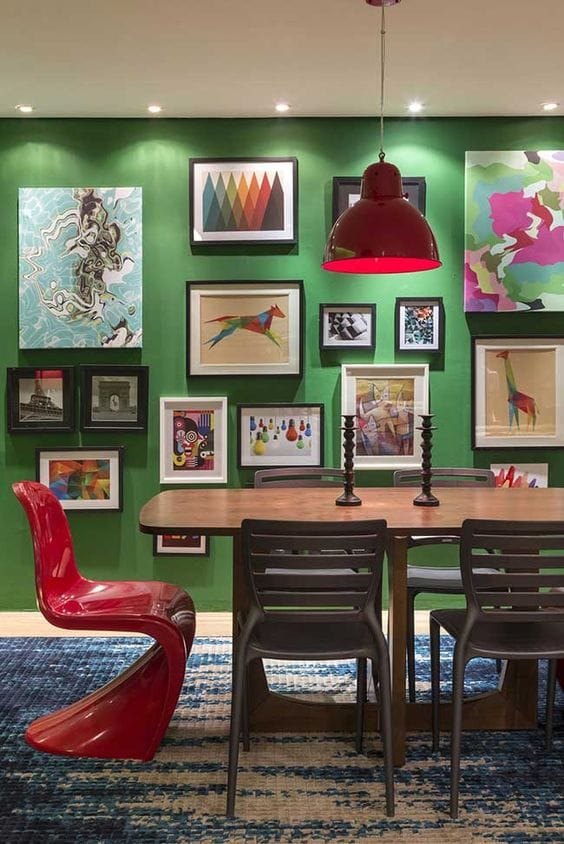 Ambiente decorado com cores complementares