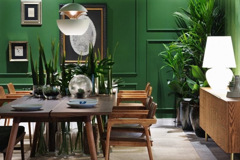 Parede verde em destaque na decoração