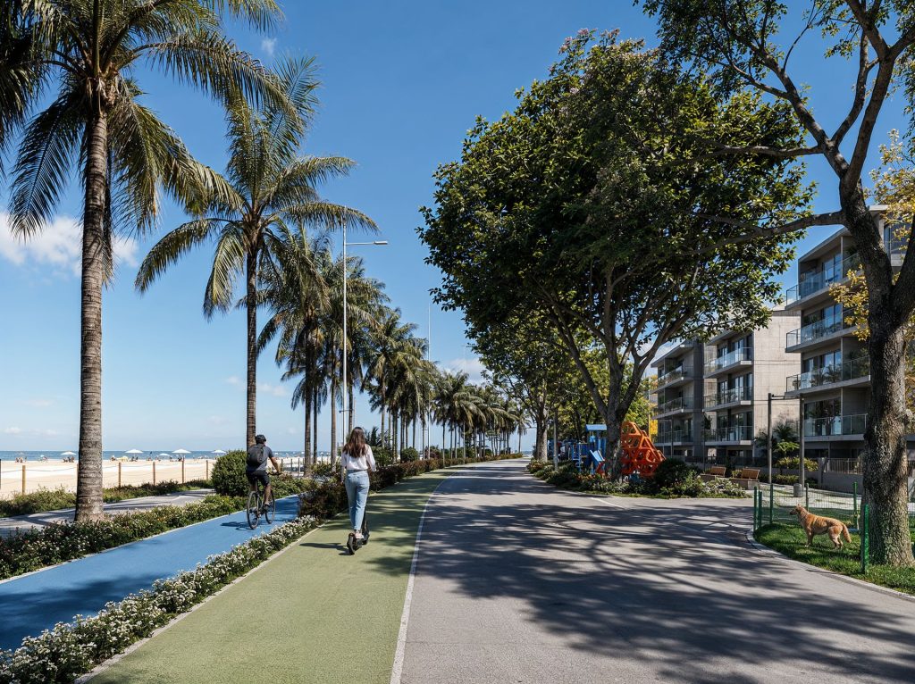 Ciclovia e passeio arborizado na orla de Itapema, com palmeiras e a praia ao lado